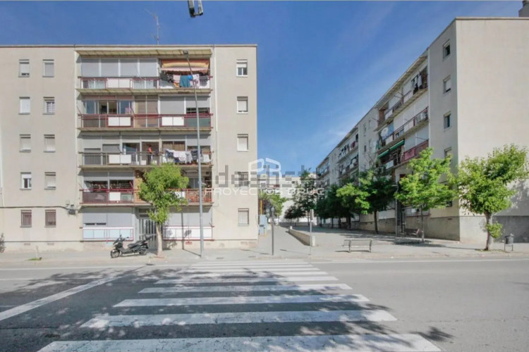 Piso en plaza de la Font Llicona
