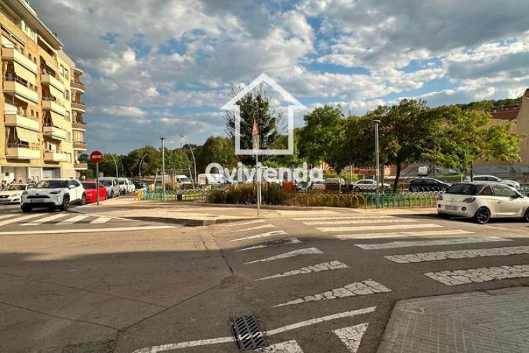 Piso  en planta baja de 3 habitaciones, todo exterior, La Cogullada en Terrassa