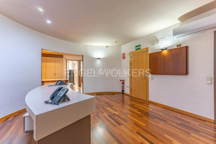 Apartamento gran oportunidad para crear tu hogar en el centro 131m2 en Terrassa