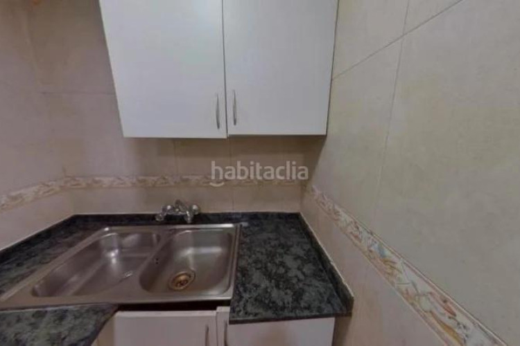 Piso (barcelona). "okupado" (no se puede visitar ni hipotecar). en Terrassa