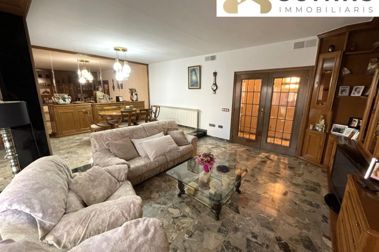 Les Arenes - La Gru00EDpia  Can Montllor