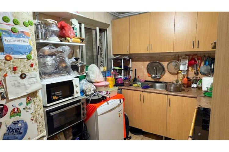 Piso  en venta tocando a passeig 22 juliol de 70m construidos de 3 habitaciones con ascensor y salida a balcón. en Terrassa