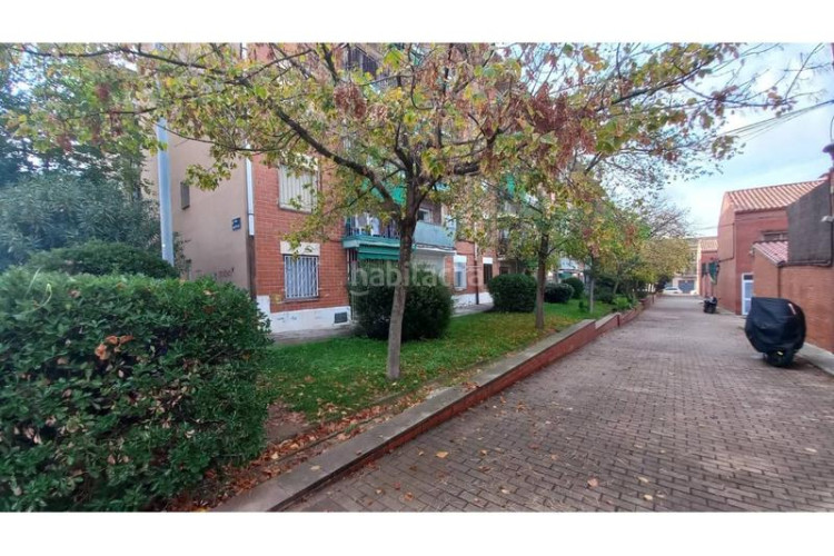 Piso  en la calle olot en Les Arenes - La Grípia - Can Montllor Terrassa