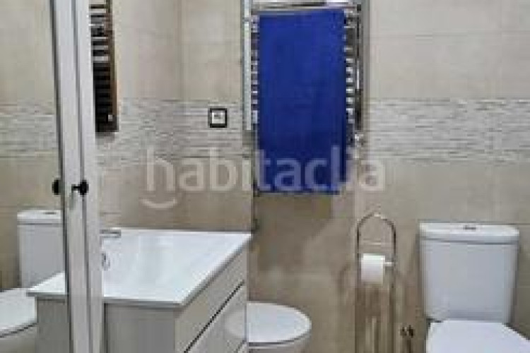 Piso  en planta baja totalmente actualizado 3 hb. con patio y parking en Terrassa