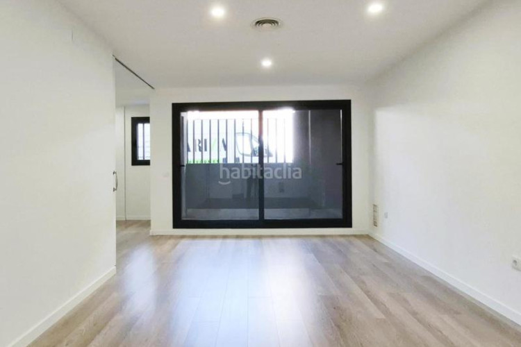 Planta baja pis obra nova 95 m2 2 hab dobles i estudi al carrer transversal en Terrassa