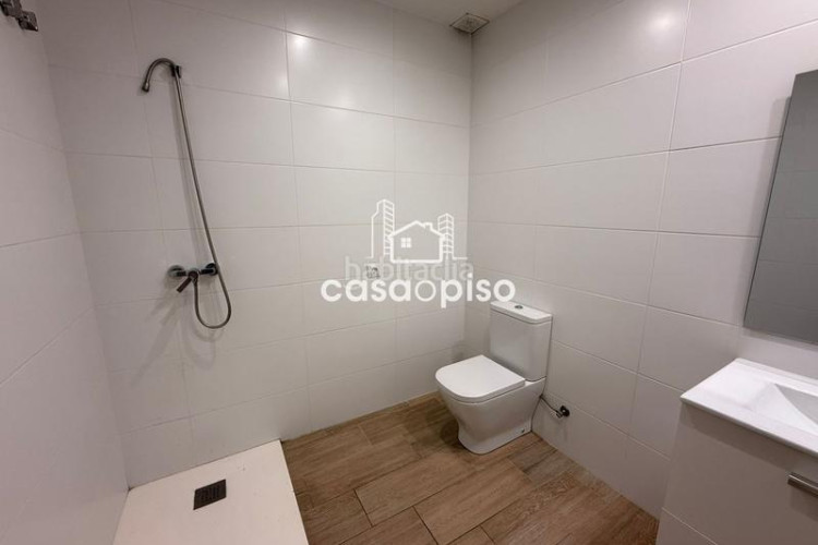 Casa adosada  en ca naurell, 3 dormitorios y 2 baños. buen estado, orientada al sur. perfecta para disfrutar de un hogar acogedor. en Terrassa