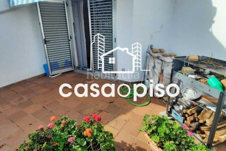 Dúplex  seminuevo en ca nanglada, 2 dormitorios, 2 baños, terraza de 15m y garaje. buena ubicación y vistas despejadas. ven a visit en Terrassa