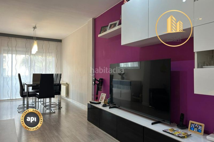 Piso amplio piso familiar con suite, balcones y parking en zona residencial tranquila en Terrassa