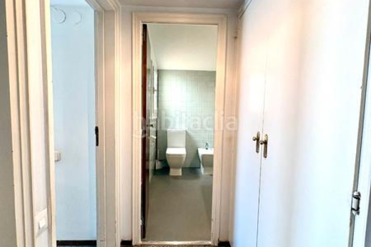 Piso  señorial único en pleno centro – 6 habitaciones, 3 baños, terraza de 200 m², parking incluido en Terrassa