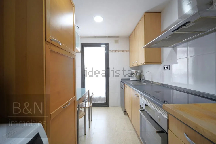 ¡Te vas a enamorar de su carácter! Amplio, luminoso, con zona comunitaria, párquing y trastero.
