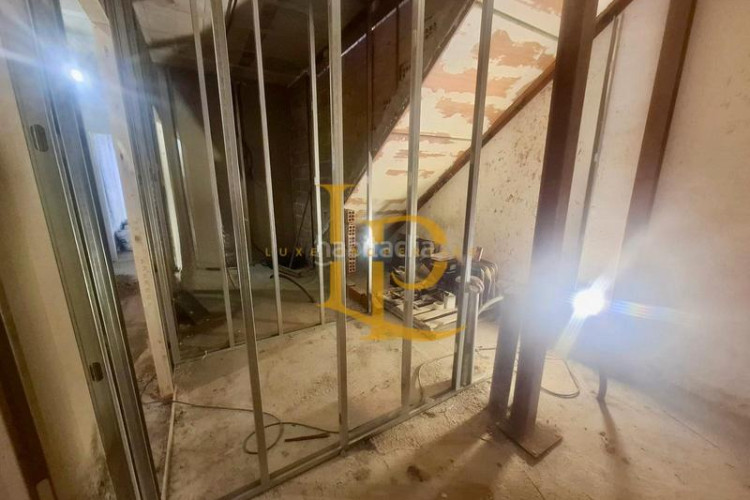 Casa  de pueblo independiente en construccion para acabar a tu gusto en Terrassa