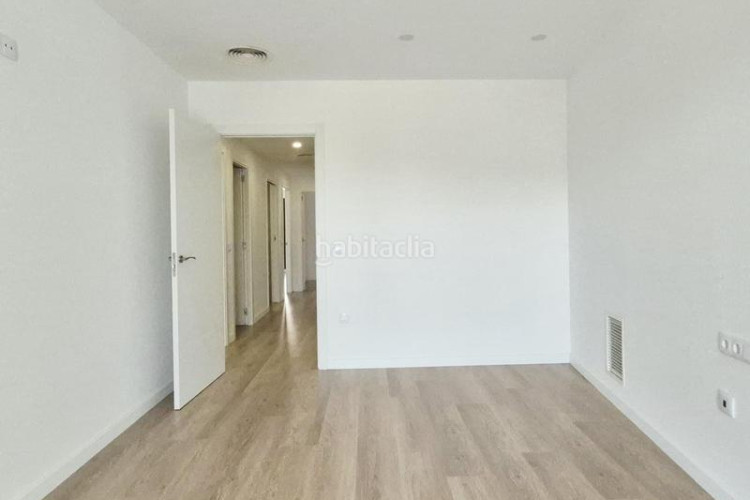 Dúplex duplex invertit obra nova de 160 m2 4 hab dobles i 4 terrasses al carrer transversal en Terrassa