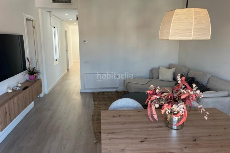 Piso en carrer de topete 52 precioso piso muy luminoso en inmejorable ubicación: consta de un salón-comedor, cocina, 3 habitaciones, baño, aseo, balcón y tra. en Terrassa