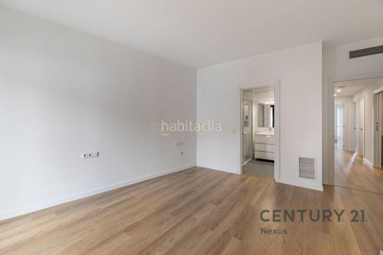 Apartamento en carrer de pere fizes ático dúplex con distribución invertida, suite, terrazas y acabados premium en Terrassa