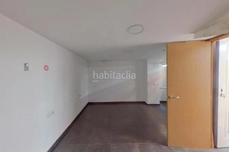 Piso (barcelona). "okupado" (no se puede visitar ni hipotecar). en Terrassa