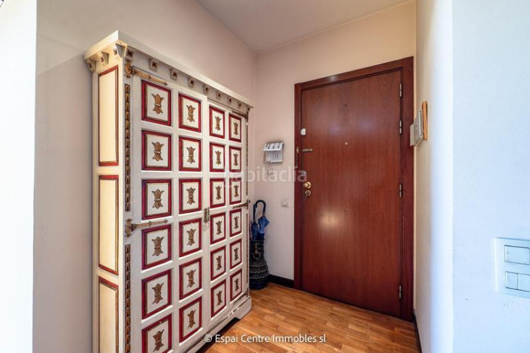 Piso vive en sant pere piso de 88 m con 3 habitaciones, 2 baños y salón luminoso. ubicación ideal cerca de todo en Terrassa