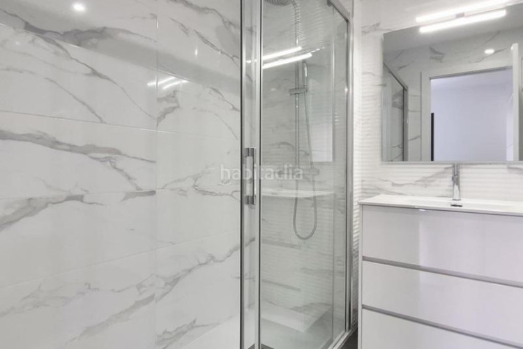 Dúplex duplex invertit obra nova de 160 m2 4 hab dobles i 4 terrasses al carrer transversal en Terrassa