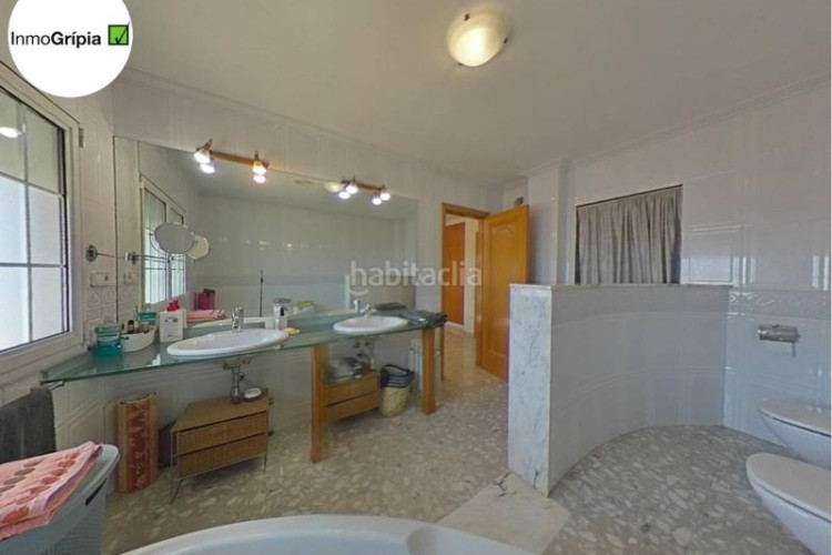 Casa  en venta en les arenescan montllorla grípia08227 en Terrassa