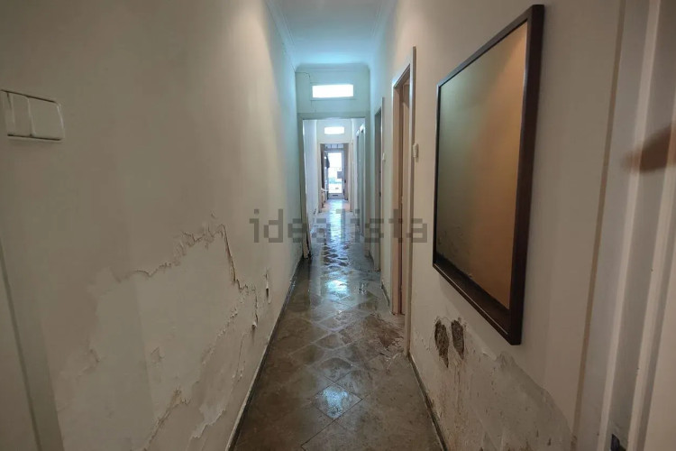 Venta Casa Adosada a Reformar con muchas posibilidades.