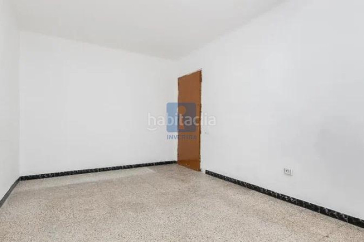 Piso inmueble ilegalmente okupado situado en la calle guadiana 2, 42, , barcelona en Terrassa