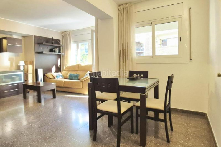 Piso cantoner de 115 m2 amb 4 hab i 2 banys al carrer faraday a 100 metres de la plaça del progres en Terrassa