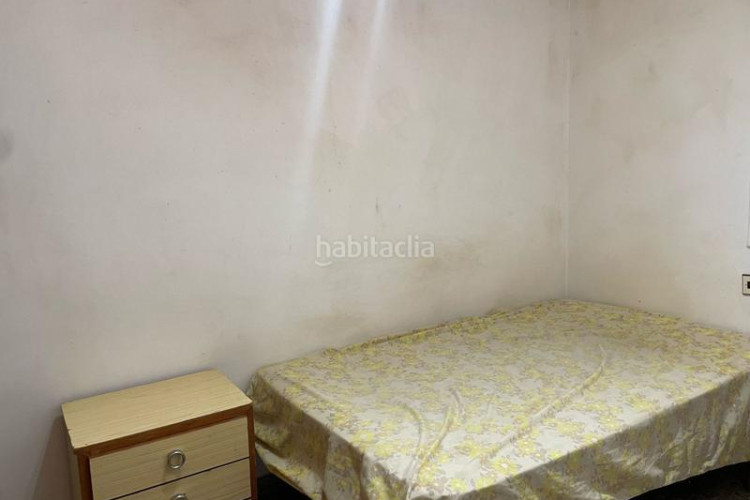 Piso  en venta en zona escoles, 3 dormitorios. en Terrassa