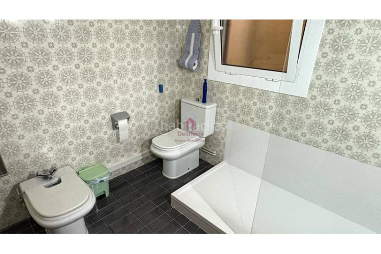 Casa  en venta en la gripia, en carrer borges blanques de 220m construidos con salida a patio de 40m, tres terrazas y en Terrassa