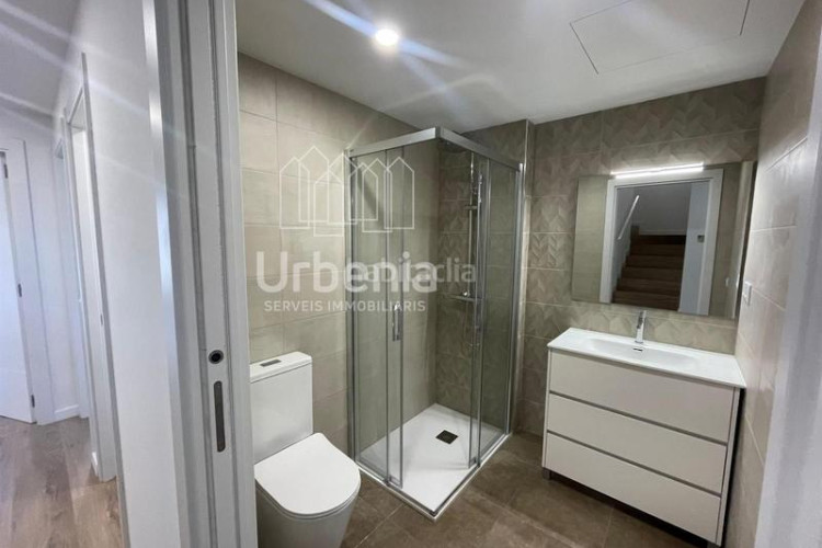 Dúplex duplex tercera planta, 4 habitaciones y con terrazas en Terrassa