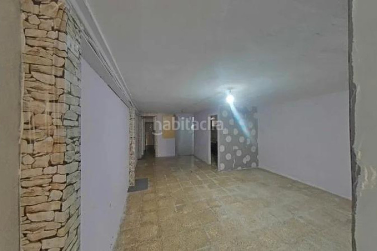 Casa adosada (barcelona). "okupado" (no se puede visitar ni hipotecar). en Terrassa