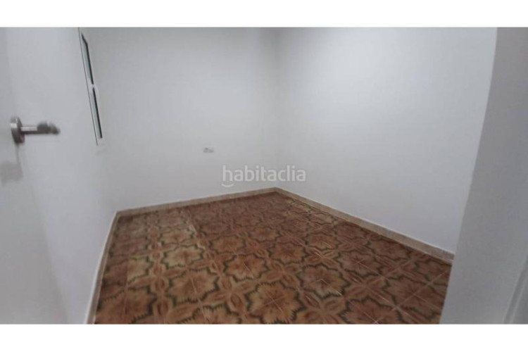 Piso  en la calle olot en Les Arenes - La Grípia - Can Montllor Terrassa