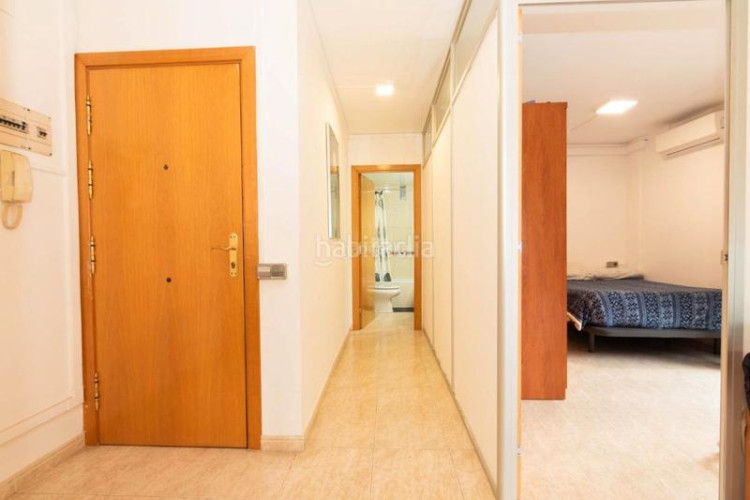 Piso en xuquer 6 local adaptat per habitatge i llogat en Terrassa