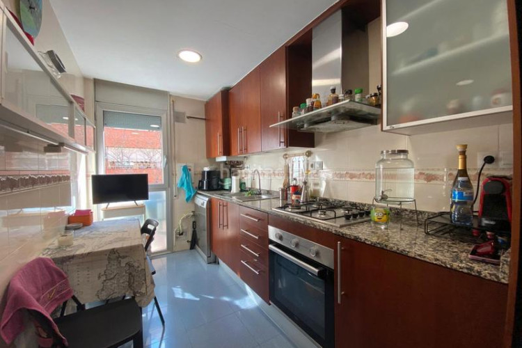 Piso zona de siglo xx. piso de 2habs + 1lav + trastero + pk opcional en Terrassa