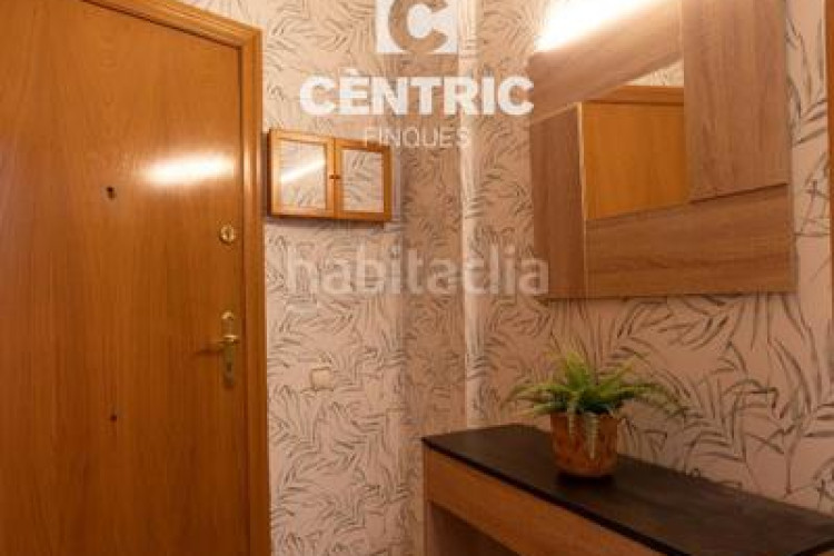 Dúplex ático dúplex de tres habitaciones y estudio. en Terrassa