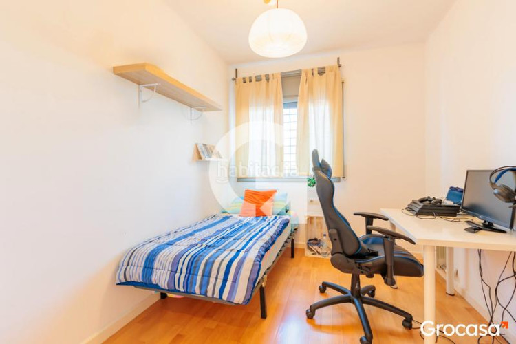 Planta baja precioso piso con terraza y parking en Can Roca en Terrassa