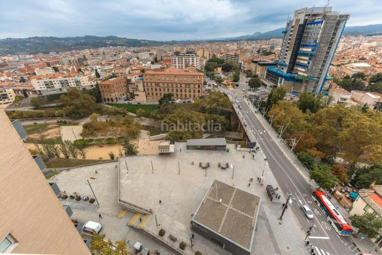 Ático  dúplex con terrazas y vistas panorámicas a un paso del centro , plaza de parking incluida en Terrassa