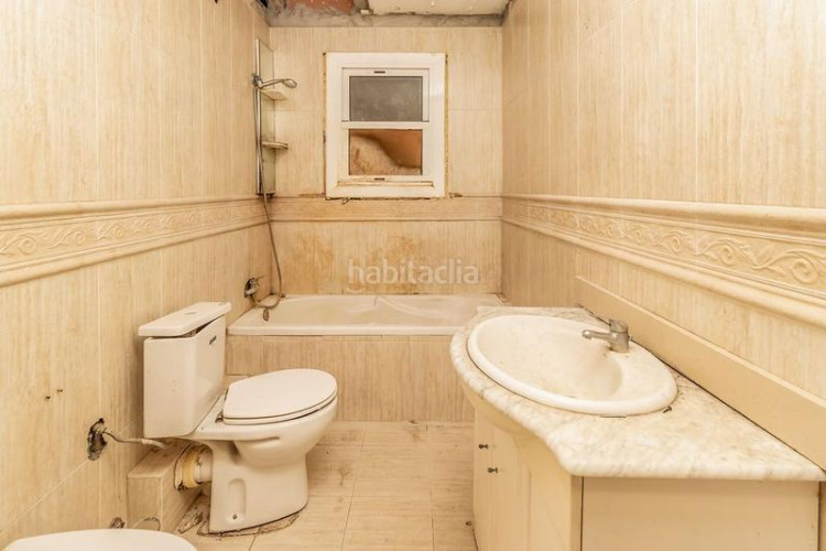 Piso dúplex con gran potencial para reformar en el corazón ! en Terrassa