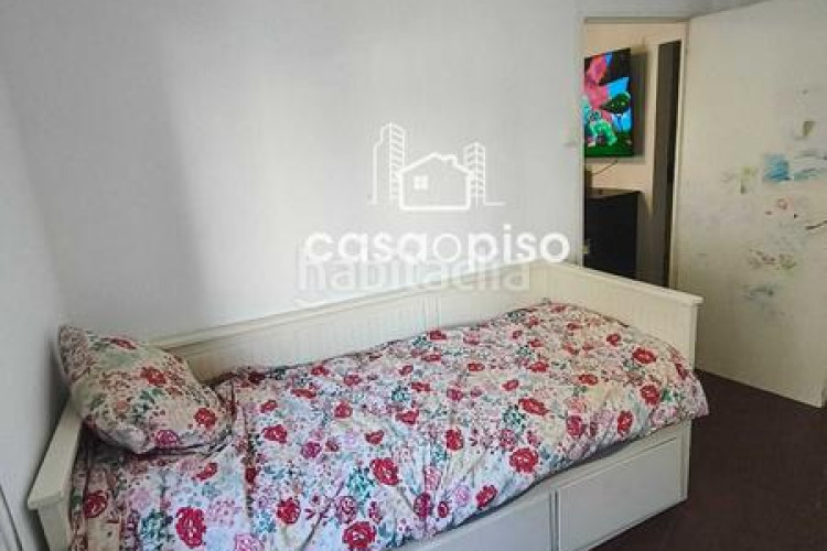Piso  reformado en La Cogullada 3 dormitorios, 1 baño, todo exterior, cocina individual, con dos balcones uno de 6m y otro de 4m y en Terrassa