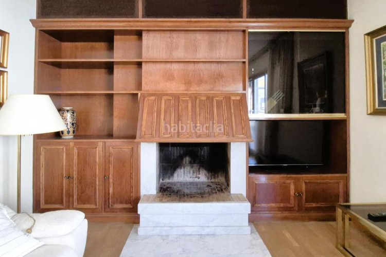Piso de 137 m2 amb 4 hab i balco 10 m2 oest al carrer ireneu a 50 metres rambla en Terrassa