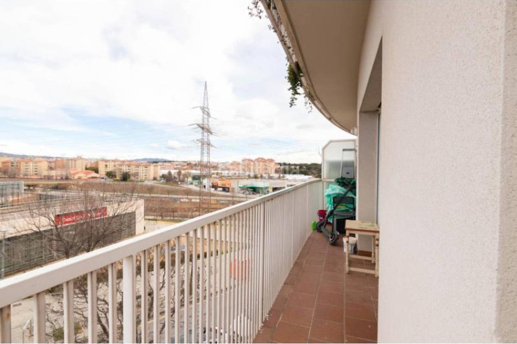Piso pis local de inverssió habilitat com a vivenda a . en Terrassa