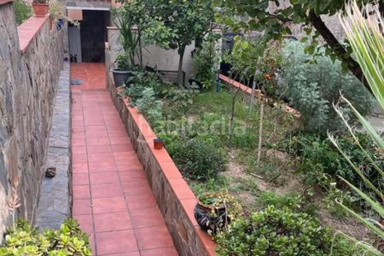 Chalet  en venta en La Cogullada, 5 dormitorios. en Terrassa