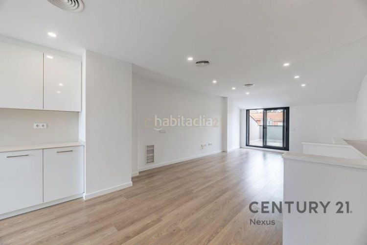 Apartamento en carrer de pere fizes ático dúplex con distribución invertida, suite, terrazas y acabados premium en Terrassa