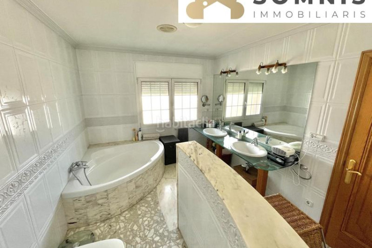 Casa adosada casa en las arenas con piscina en Les Arenes - La Grípia - Can Montllor Terrassa