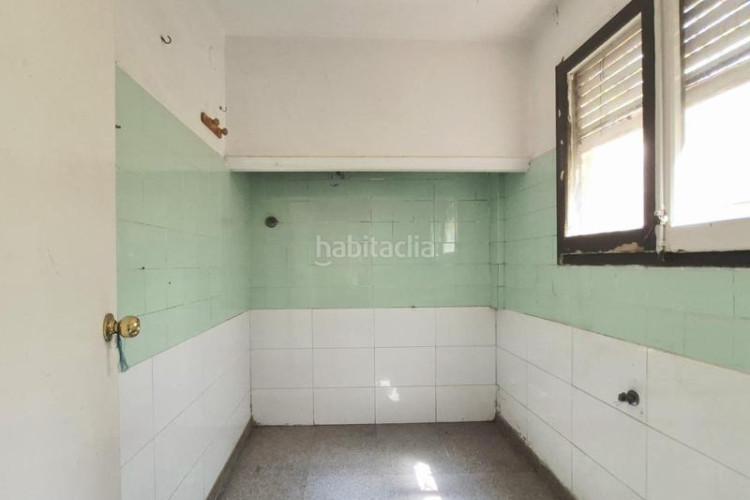 Casa de 190 m2 amb pati a la plaça del progres en Terrassa