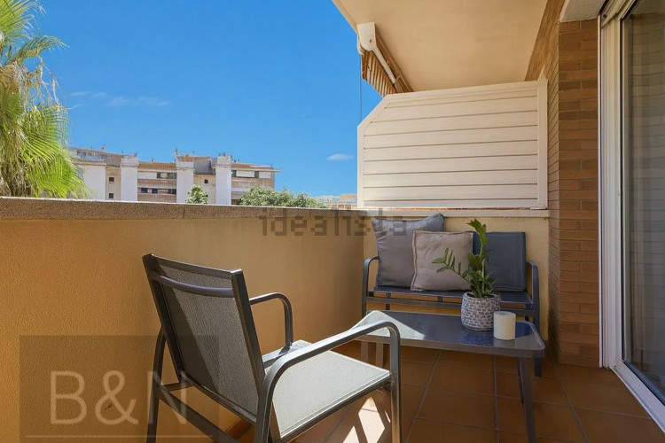 Una vivienda reformada con encanto, dos balcones y plaza de parking