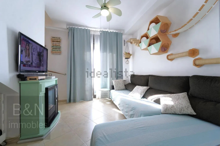 ¡Bienvenido al hogar de tus sueños! Este exclusivo dúplex es mucho más que una vivienda.