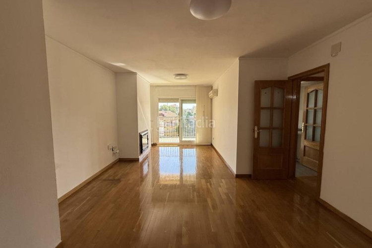 Piso gran piso en can aurell , 4 habitaciones y parking incluido en Terrassa