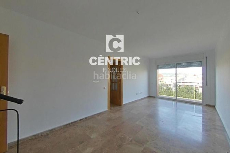 Dúplex piso espacioso con 4 habitaciones gran inversión ! en Terrassa
