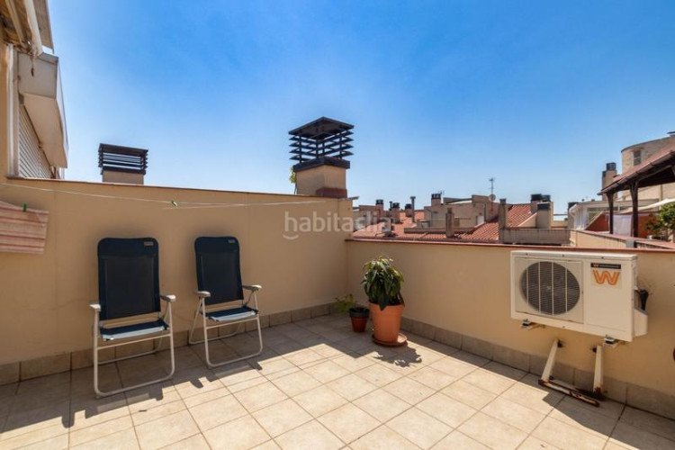 Ático dúplex en el centro, a tocar parc vallparadis. 3 habitaciones y estudio. amplia terraza. en Terrassa