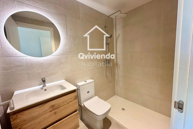 Piso  de 3 habitaciones con balcón en rbla francesc macià en Terrassa