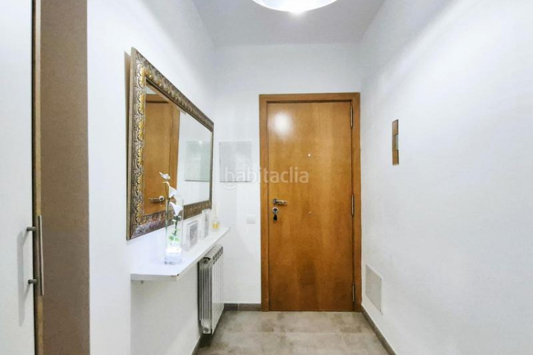 Piso Sant Pere Nord. calle girona. piso seminuevo de 3habs + 2lav. + patio + pk + trastero en Terrassa